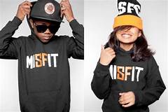 Edit Article How to Dress Cool for Middle School (Boys)